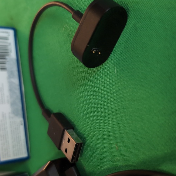 Fitbit Bundle Chargers Bands Boxes Dongles - Picture 8 of 9